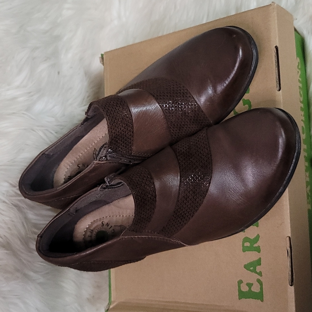 Women's Earth Origins Reegan, Bark Soft Burnished Calf + Fabric, US Size 9.5W